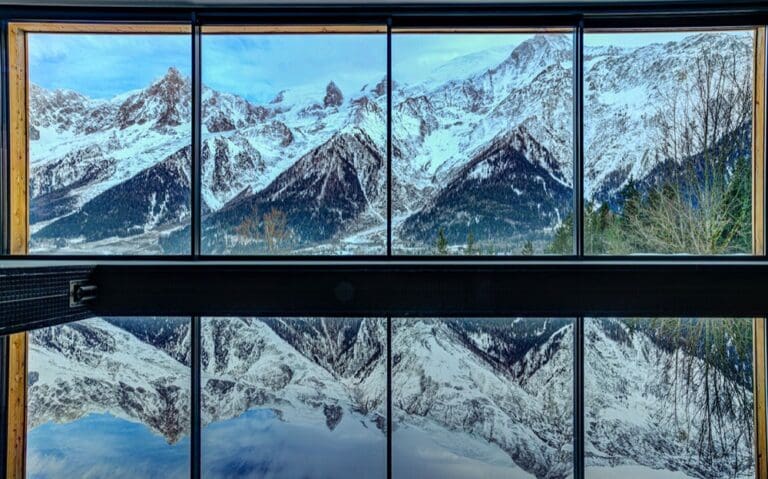 The Ultimate Guide to the Best Après-Ski Bars and Restaurants in Chamonix