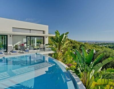 Luxury Villa Juno: Stunning Holiday Retreat with Private Pool and Scenic Views