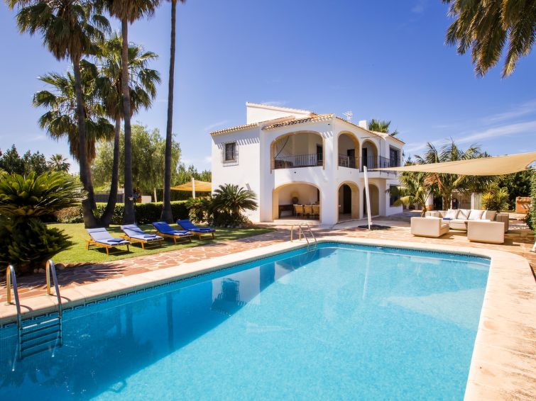 Villa Morers Plus – Luxurious Holiday Retreat with Stunning Views and Modern Amenities