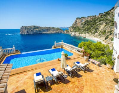 Villa El Paraiso: Stunning Seaside Retreat at Ambolo Beach