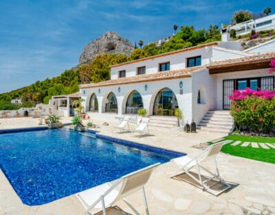 Pao Luxurious Holiday Villa with Stunning Views and Modern Amenities