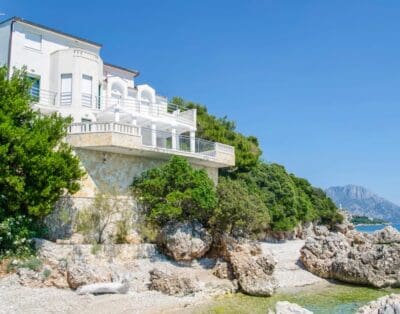 Villa Makarska For Rent – Elegant Beachfront Living on the Dalmatian Coast