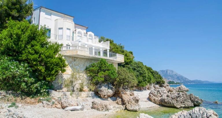 Villa Makarska For Rent – Elegant Beachfront Living on the Dalmatian Coast