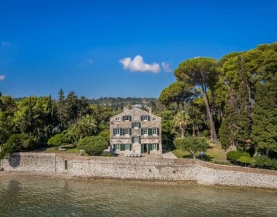 Luxurious Villa Iridos: Your Dream Greek Getaway