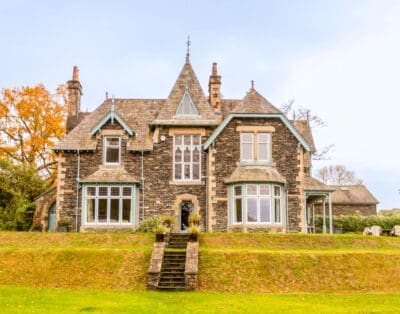 Luxury Lakestone Villa Rental in the UK for Your Dream Holiday