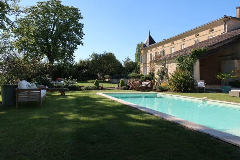 Chateau Sainte Colombe: Exquisite 17th-Century Chateau for Rent near St Emilion