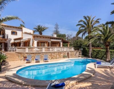 Stunning Beachfront Villa in Embat de Mar – Your Perfect Holiday Retreat