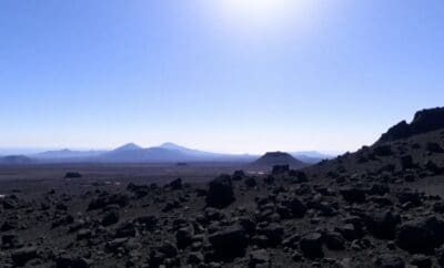 Guia de Viagem de Lanzarote – Paisagens Vulcânicas – Arte e Adegas