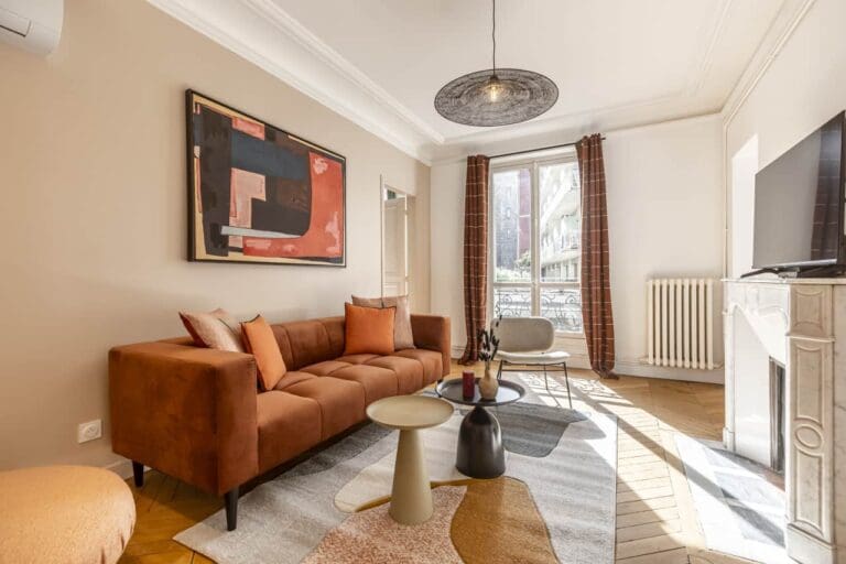 Apartment Champs-Élysées Paris 8th Arrondissement – Luxury 3-Bedroom En-Suite Rental