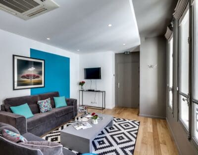 Luxury 2-Bedroom Paris Apartment Near Champs-Élysées | Sleeps 4