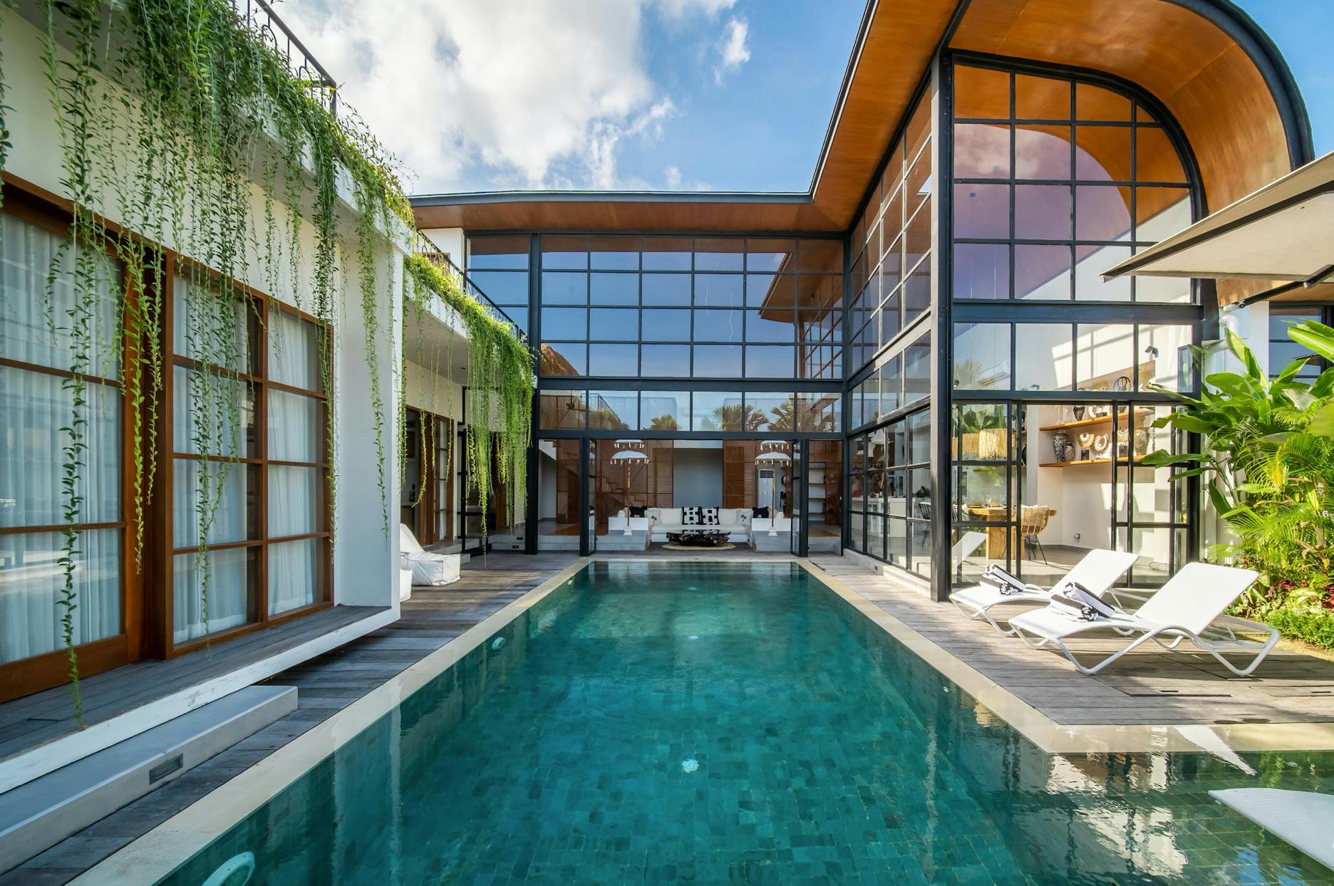 Apartemen Amerta Bali: Spacious 4-Bedroom Luxury Apartment with Seaview and Pool, Bali