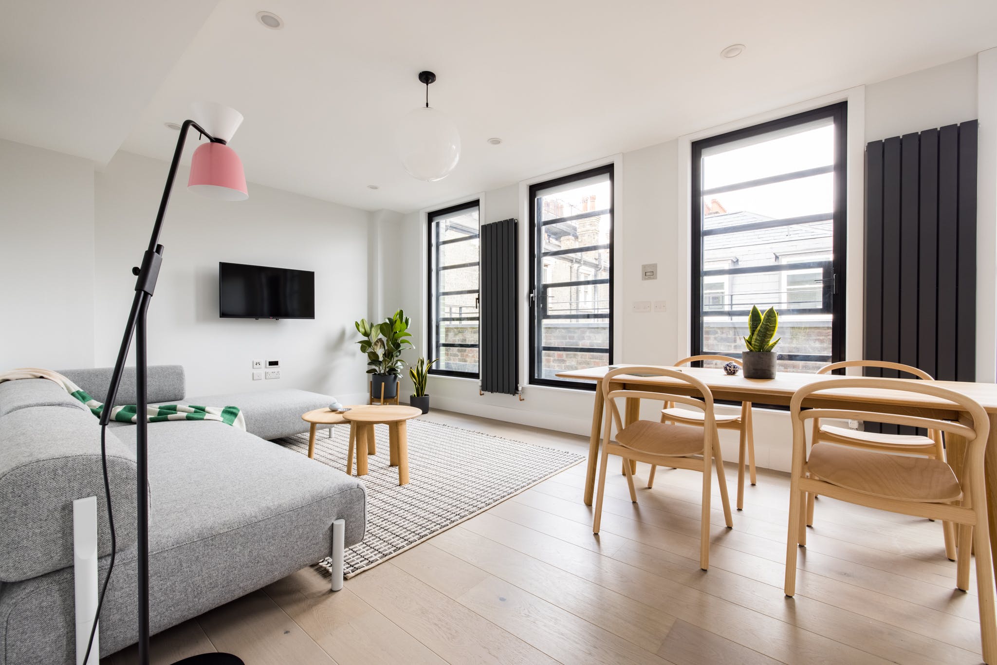 Apartment Carnaby West End: Stylish 2-Bedroom Apartment Rental with Balcony and Family-Friendly Features, London West End
