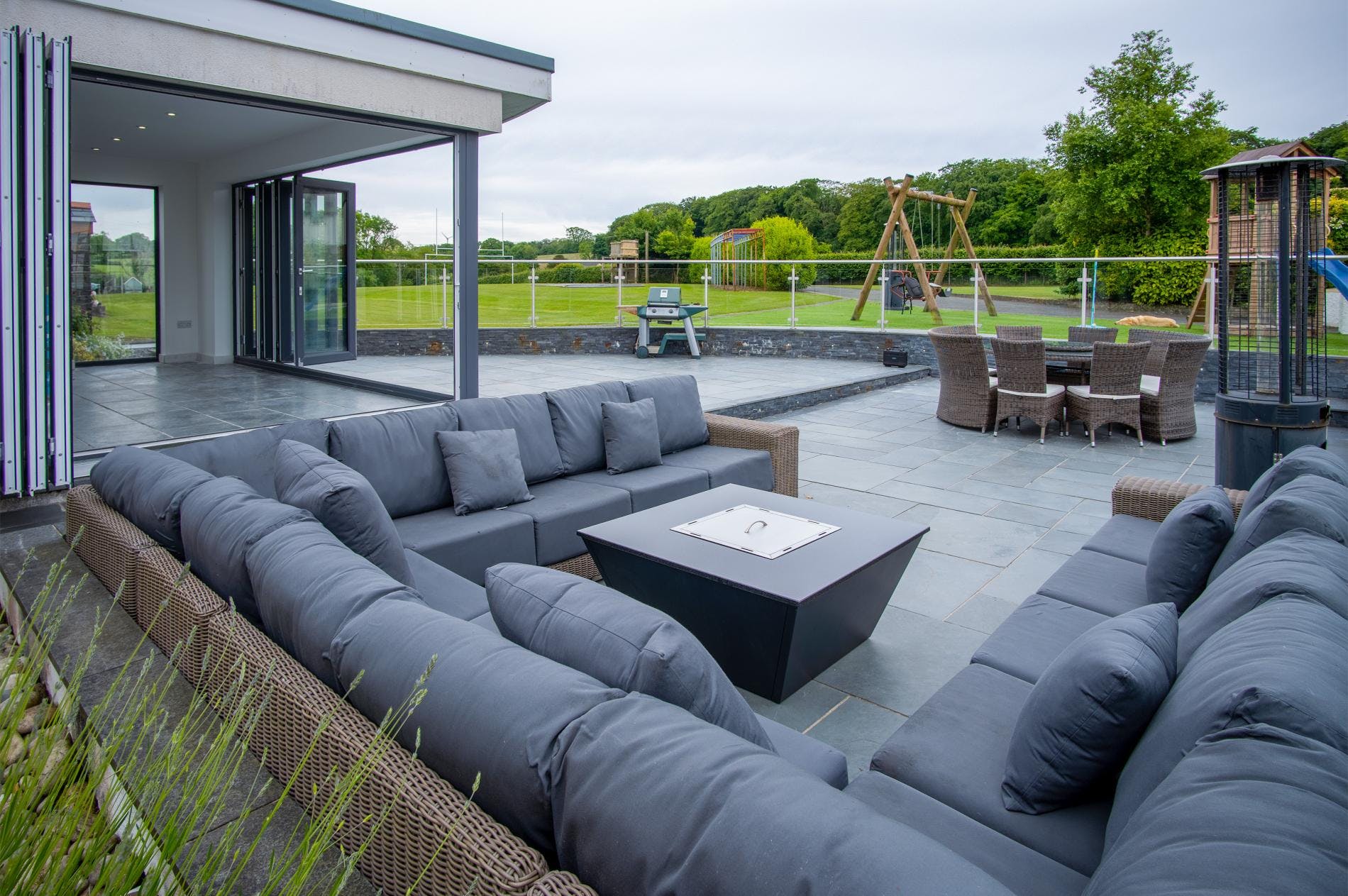 Apartment Cleddau Saundersfoot: Luxury 4-Bedroom Apartment with Hot Tub and Seaview in Saundersfoot