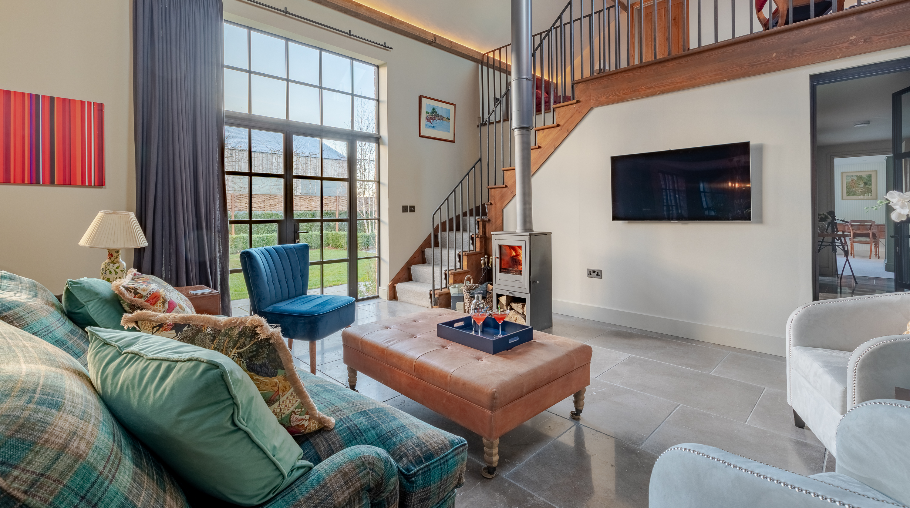 Apartment Greensand Bedford: Charming 3-Bedroom Apartment with Hot Tub in Countryside, Bedford