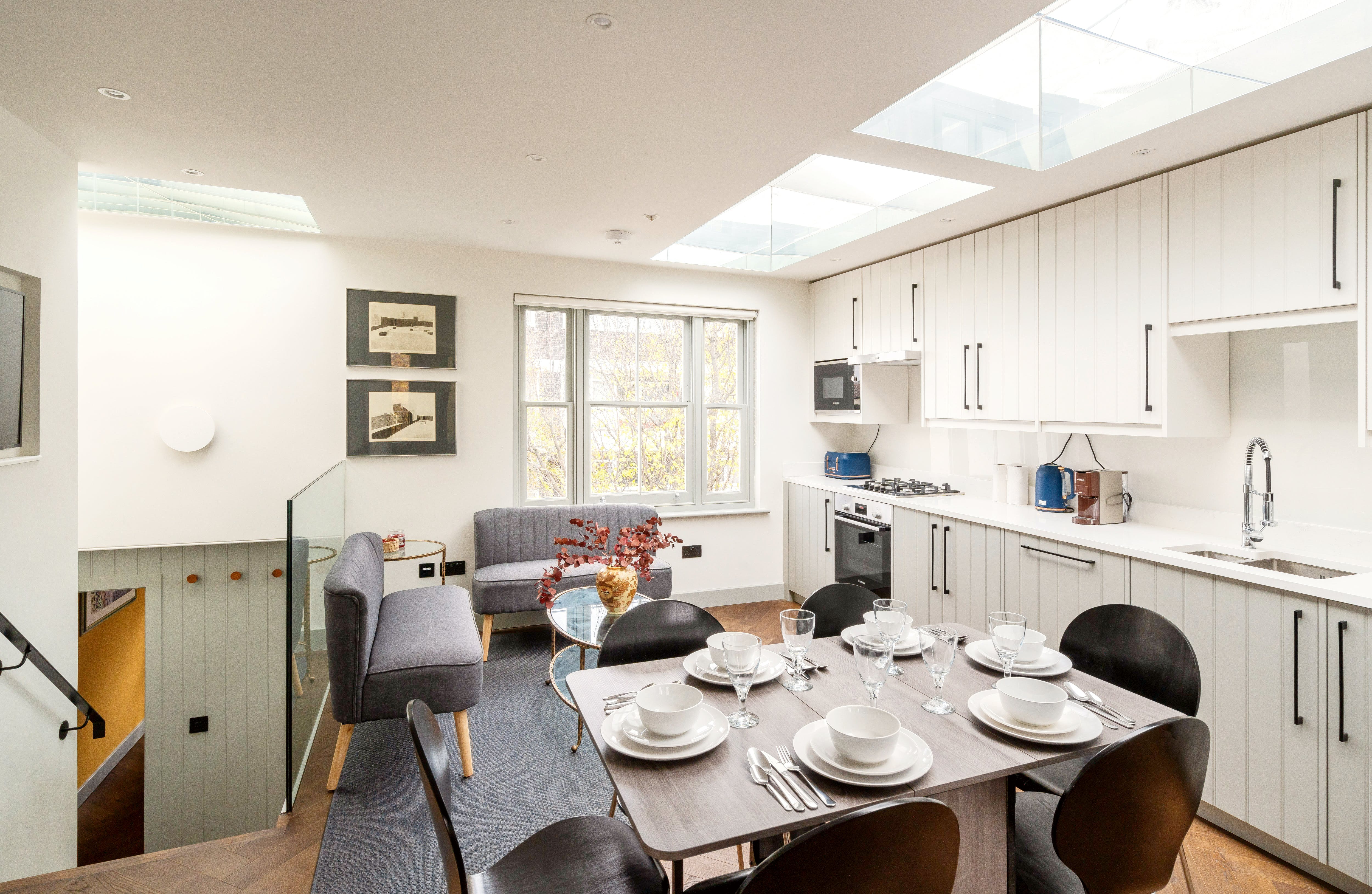 Apartment Portobello Ladbroke: Chic 3-Bedroom Apartment Rental with Family-Friendly Features, Ladbroke Grove