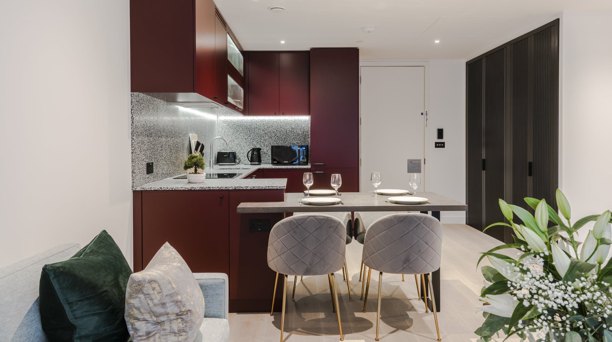 Apartment Wandsworth Nine Elms: Stylish 2-Bedroom Apartment Rental with Balcony and Air-Con, Nine Elms London