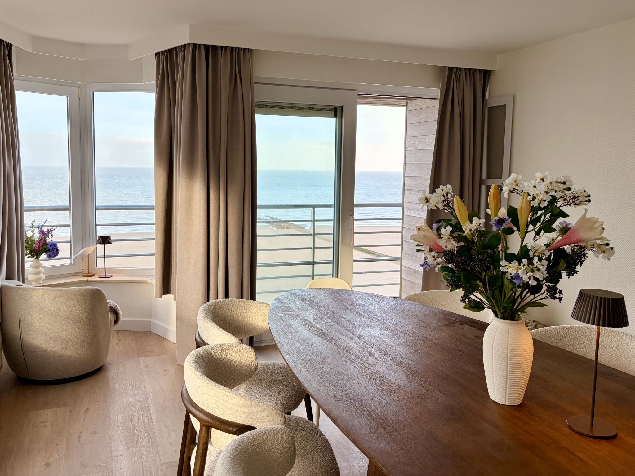 Appartement Noordzee Blankenberge: Stunning 4-Bedroom Beachfront Apartment with Panoramic Sea Views in Blankenberge Belgium