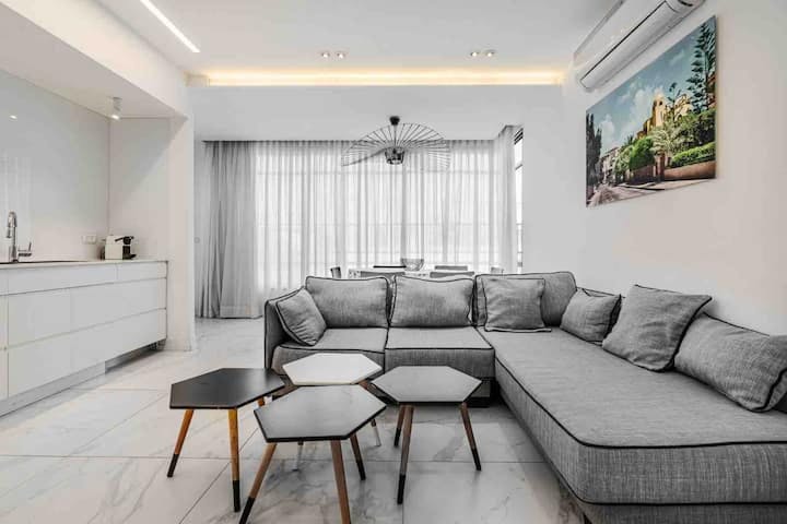 Bayit Kikar Tel Aviv: Luxurious 3-Bedroom Apartment with Sea Views, Old North Tel Aviv