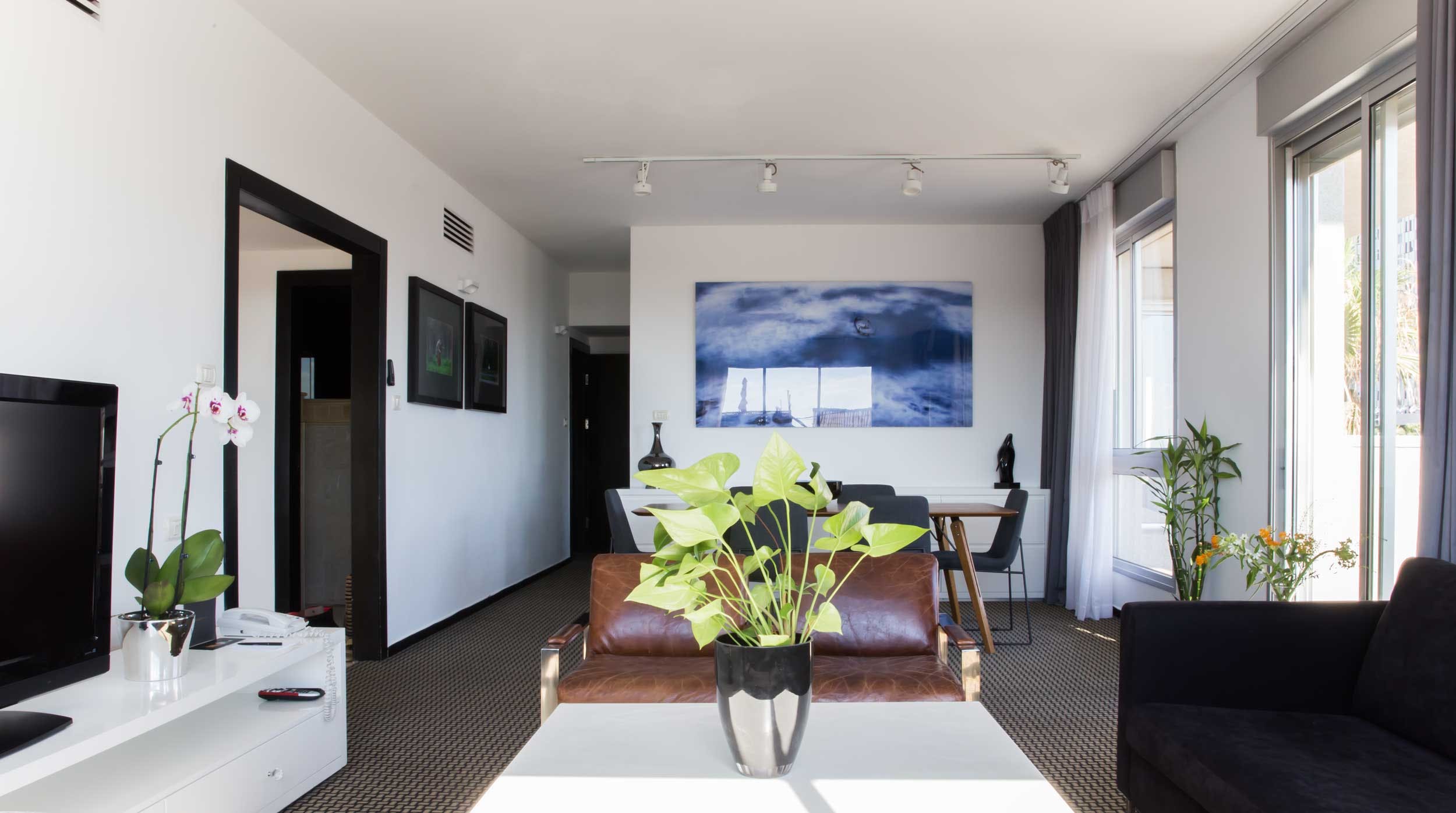 Beit Tzafon Tel Aviv: Contemporary 3-Bedroom Apartment with Sea Views, Old North Tel Aviv