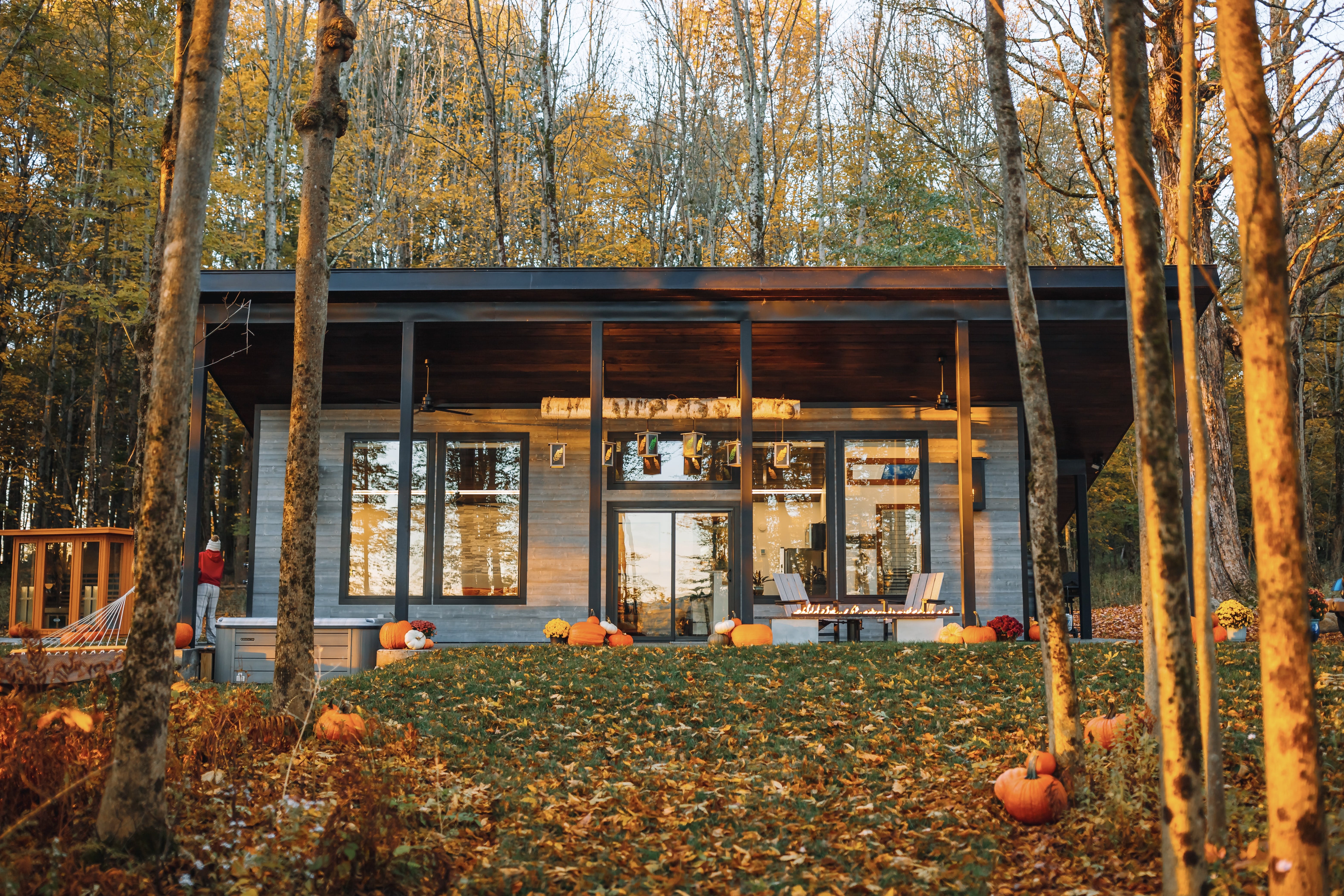 Cabin Tunxis Oneida: Romantic 1-Bedroom Cabin with Hot Tub and Sauna, Oneida County
