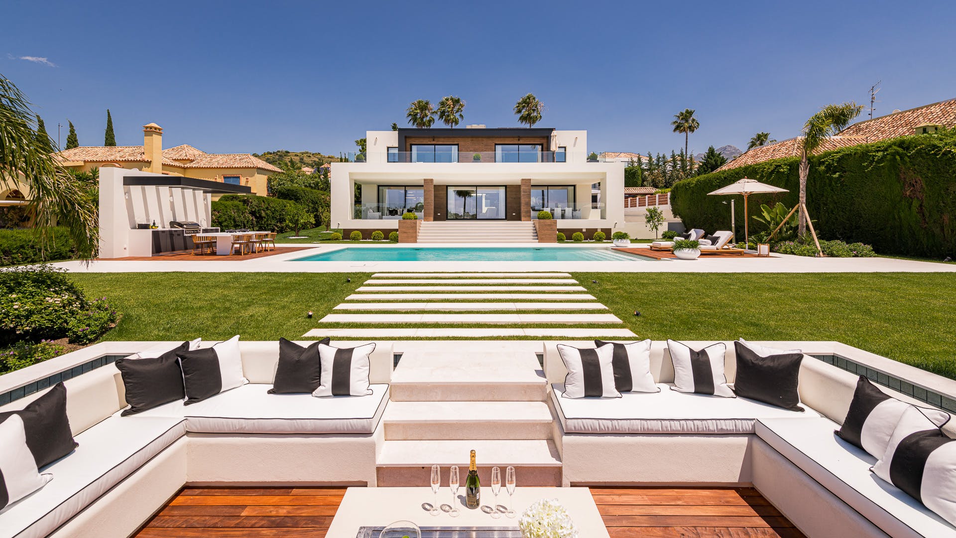 Casa Acebuche San Pedro: Luxury 6-Bedroom Apartment with Pool and Seaview, San Pedro de Alcántara