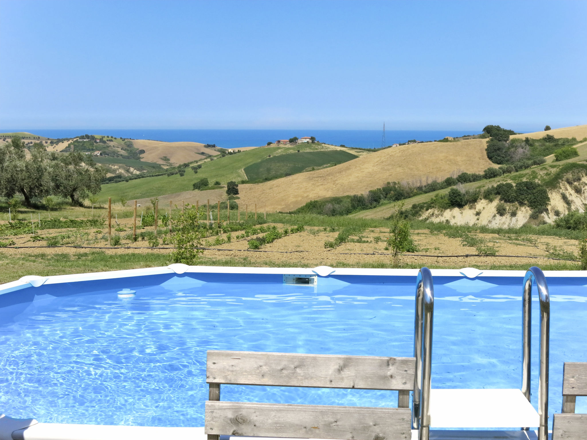 Casa Adriatico Roseto: Spectacular 7-Bedroom Country Estate with Sea Views and Pool for 19 Guests in Abruzzo