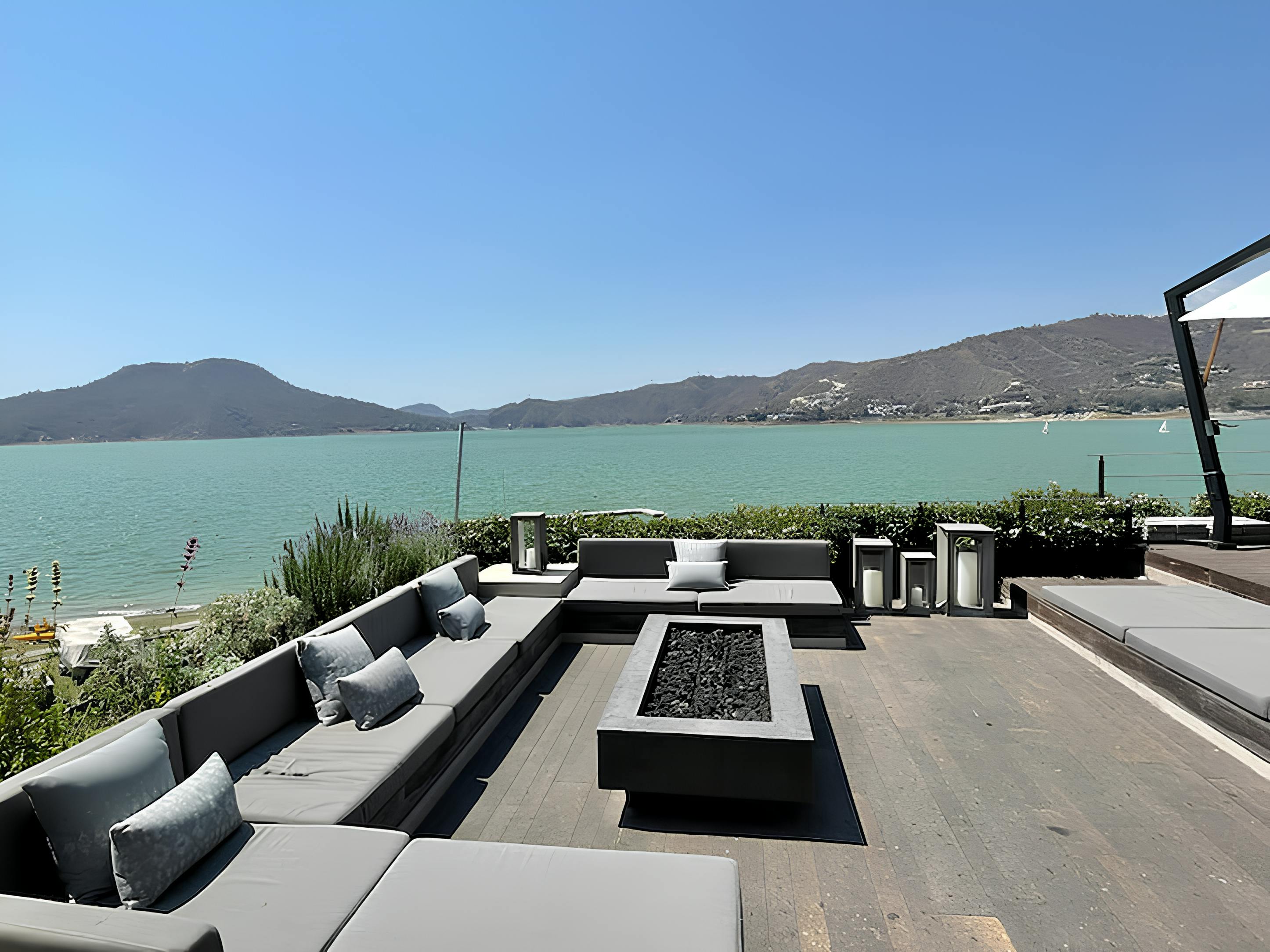 Casa Ahuehuete Valle: Spacious 5-Bedroom Apartment with Pool and Hot Tub, Valle de Bravo