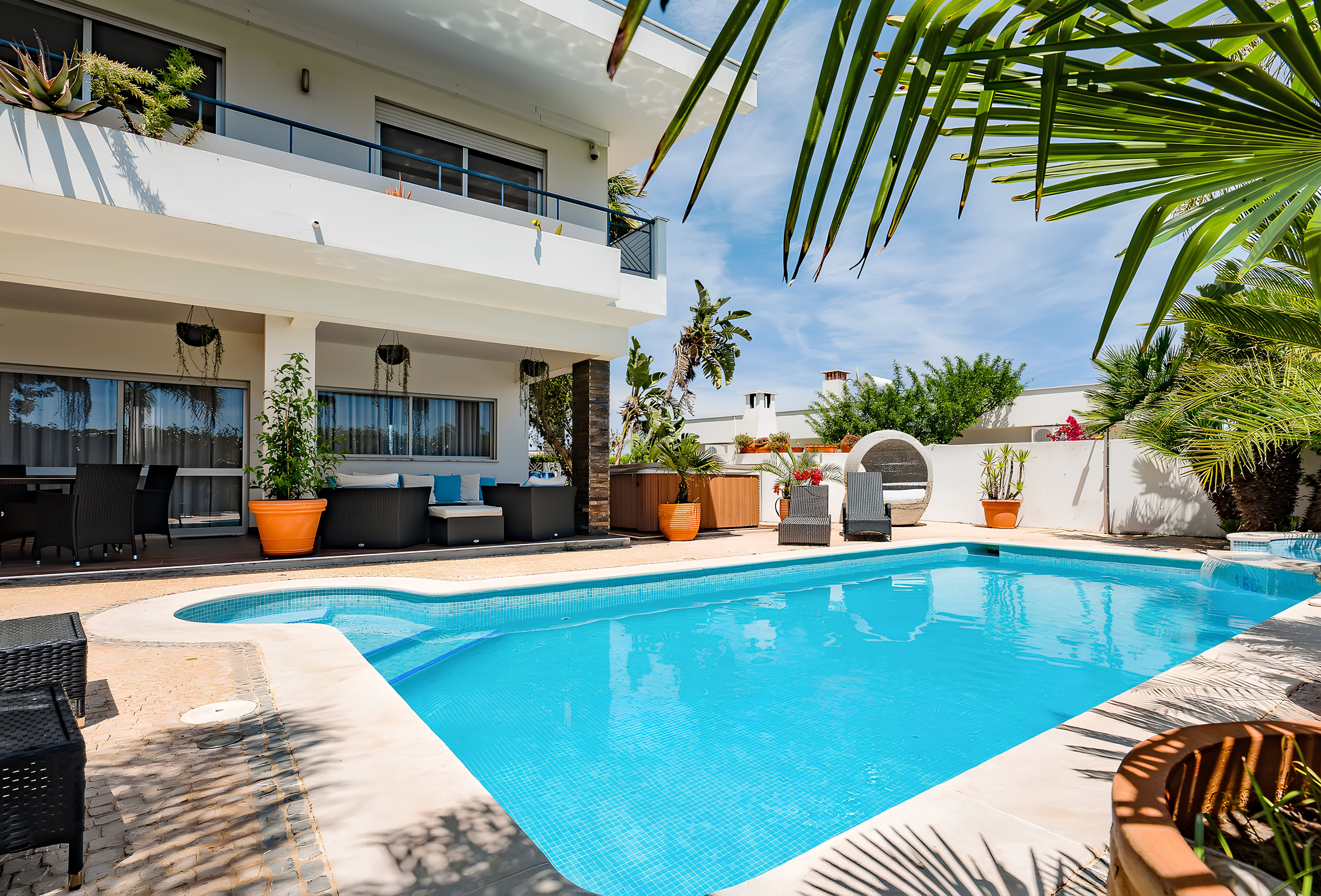 Casa Algarviana Portimao: Luxury 4-Bedroom Villa with Private Pool and Sea Views, Portimao