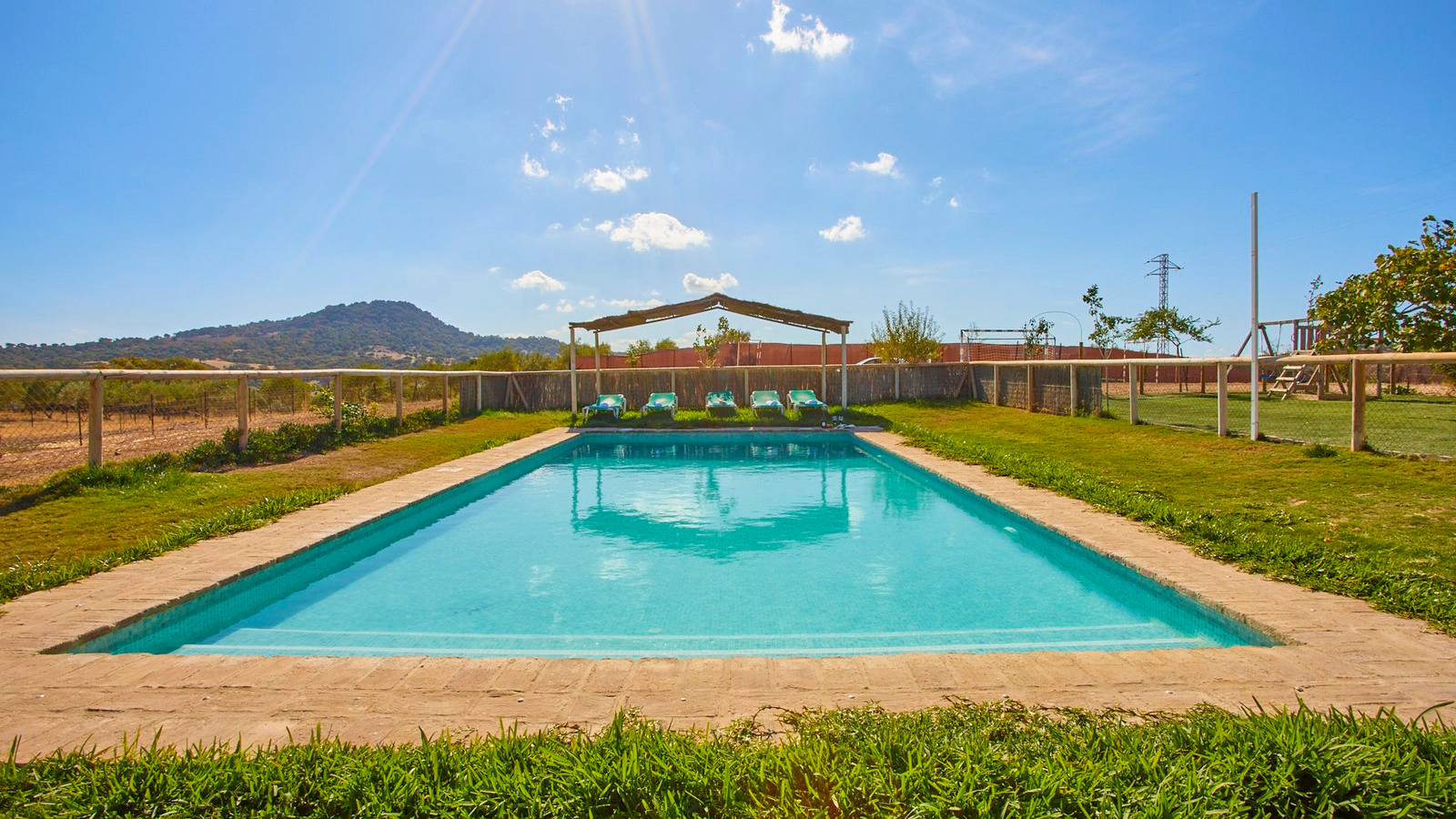 Casa Algodonales: Spacious 7-Bedroom Apartment with Pool, Andalusia