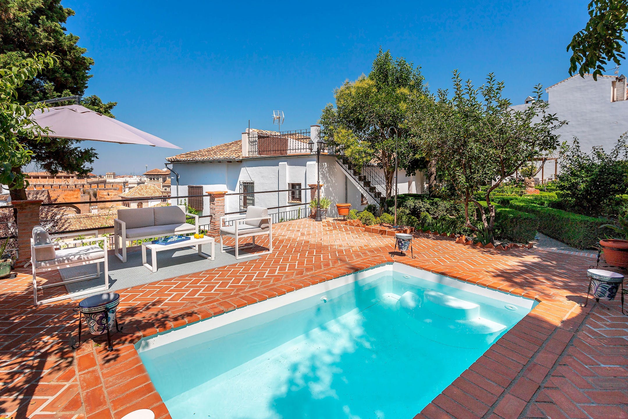 Casa Alhambra Granada: Spacious 4-Bedroom Apartment with Pool, Granada