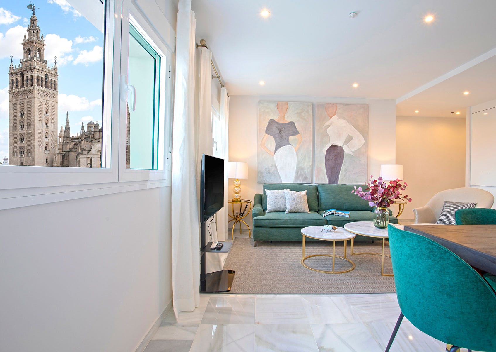 Casa Aljarafe Sevilla: Modern 2-Bedroom Apartment with Air-Con in Sevilla Centro