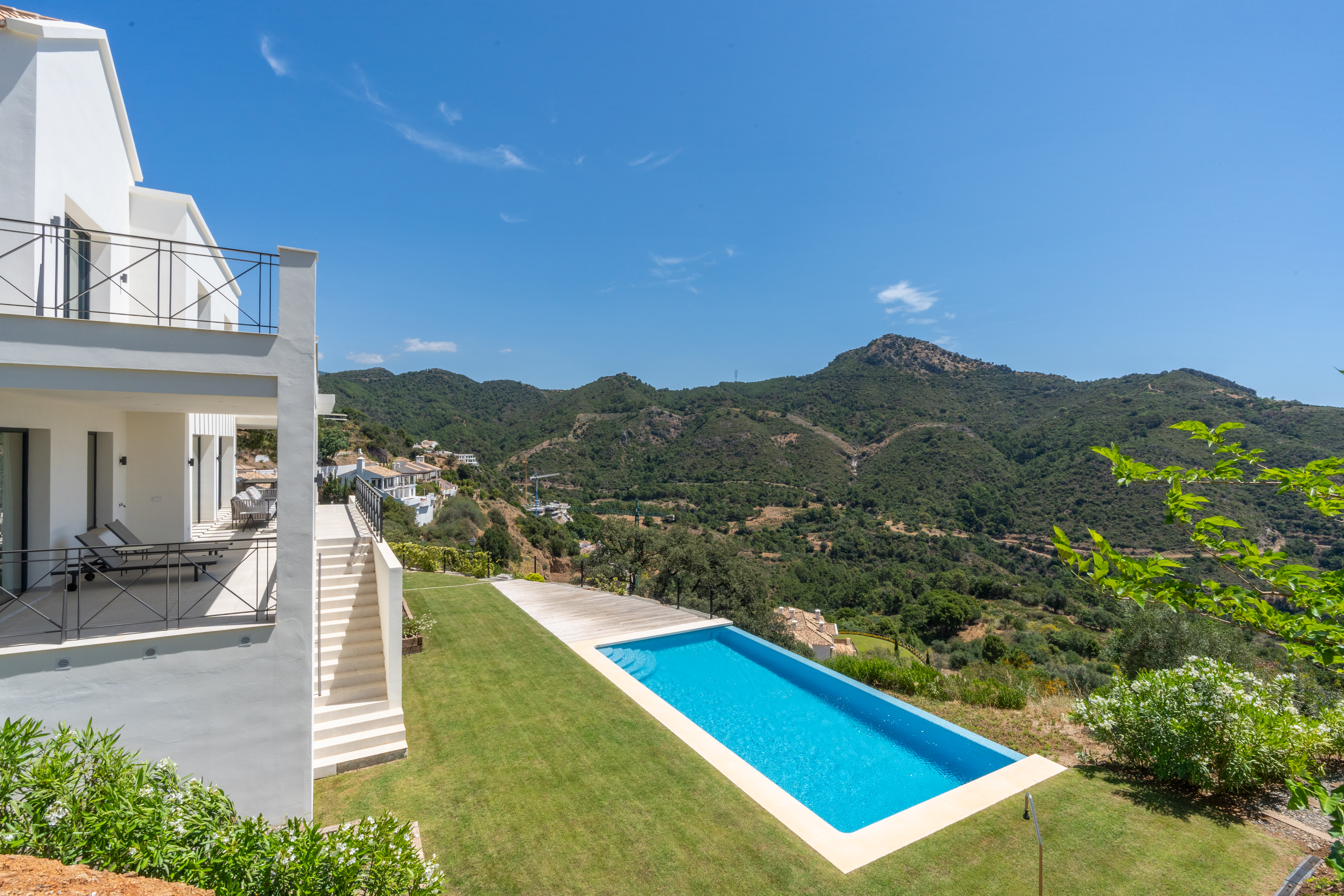Casa Almijara Benalmádena: Luxury 4-Bedroom Apartment with Infinity Pool, Malaga Region