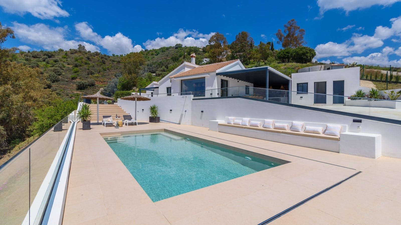 Casa Almijara Nerja Axarquia: Luxury 3-Bedroom Apartment with Seaview and Pool, Axarquia