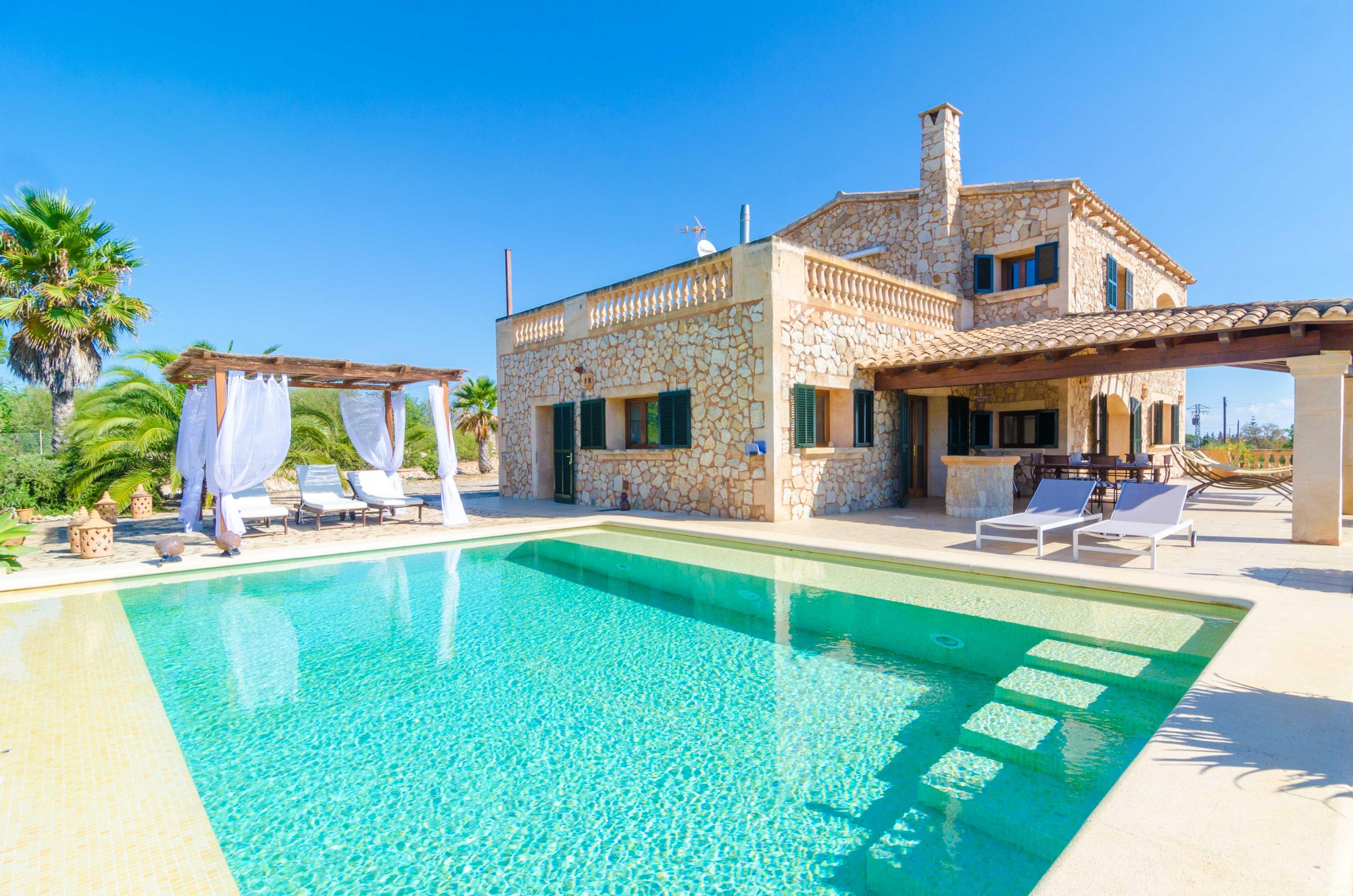 Casa Alzinar Cala Millor: Luxurious 3-Bedroom Apartment with Seaviews, Cala Millor