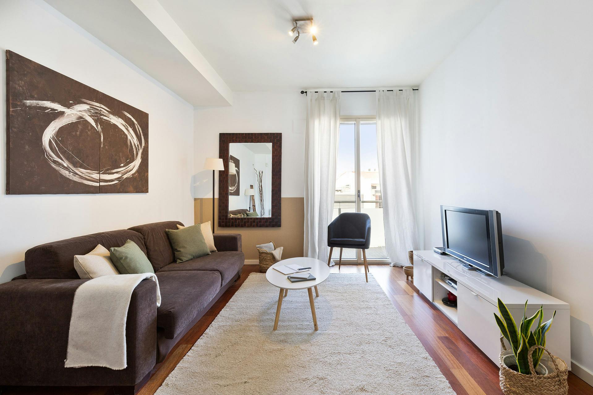 Casa Balmes Eixample: Chic 2-Bedroom Apartment with Air Conditioning in Eixample, Barcelona