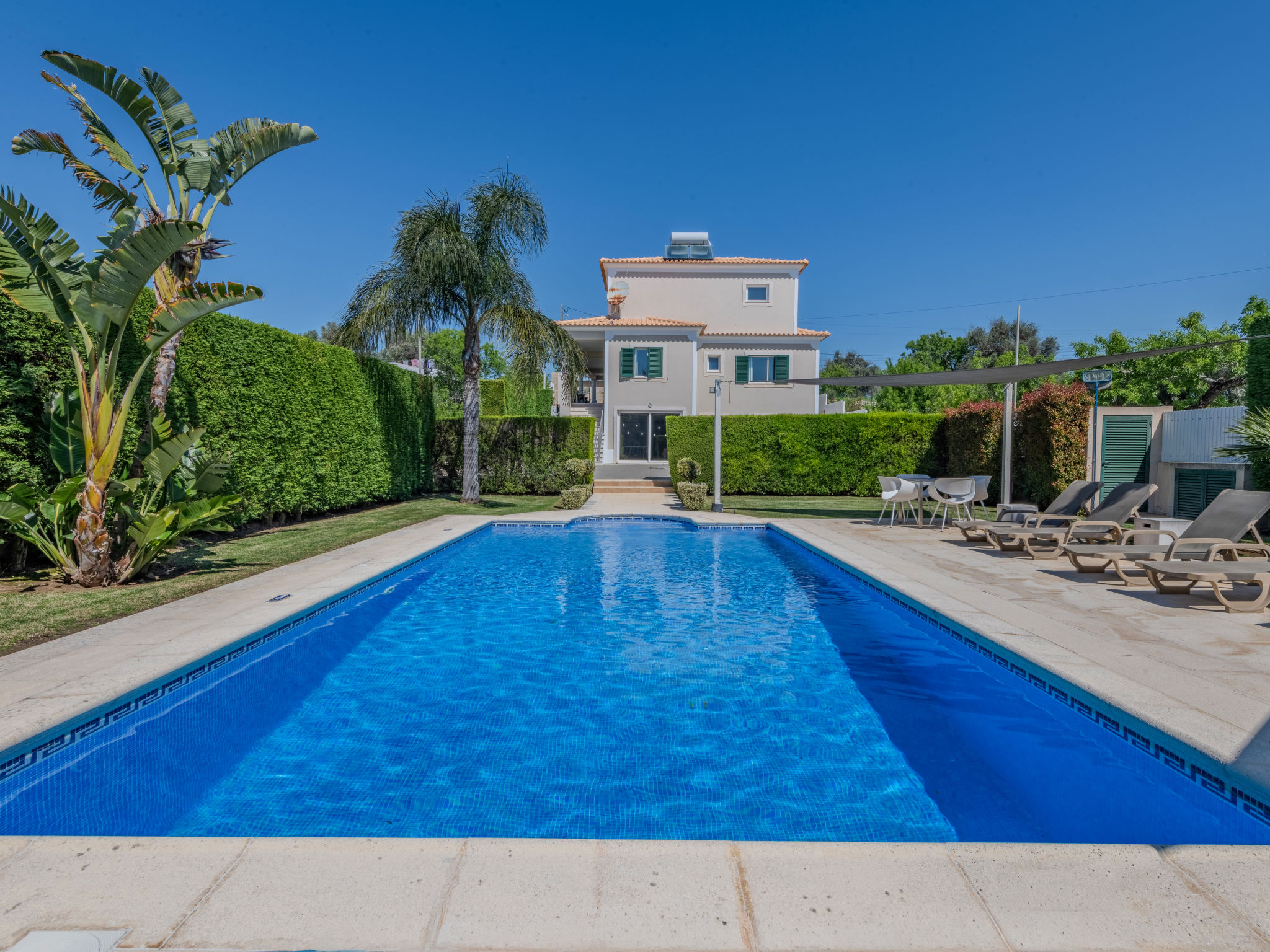 Casa Barrocal Albufeira: Luxury 5-Bedroom Villa with Heated Pool and Sea Views near Portuguese Coast