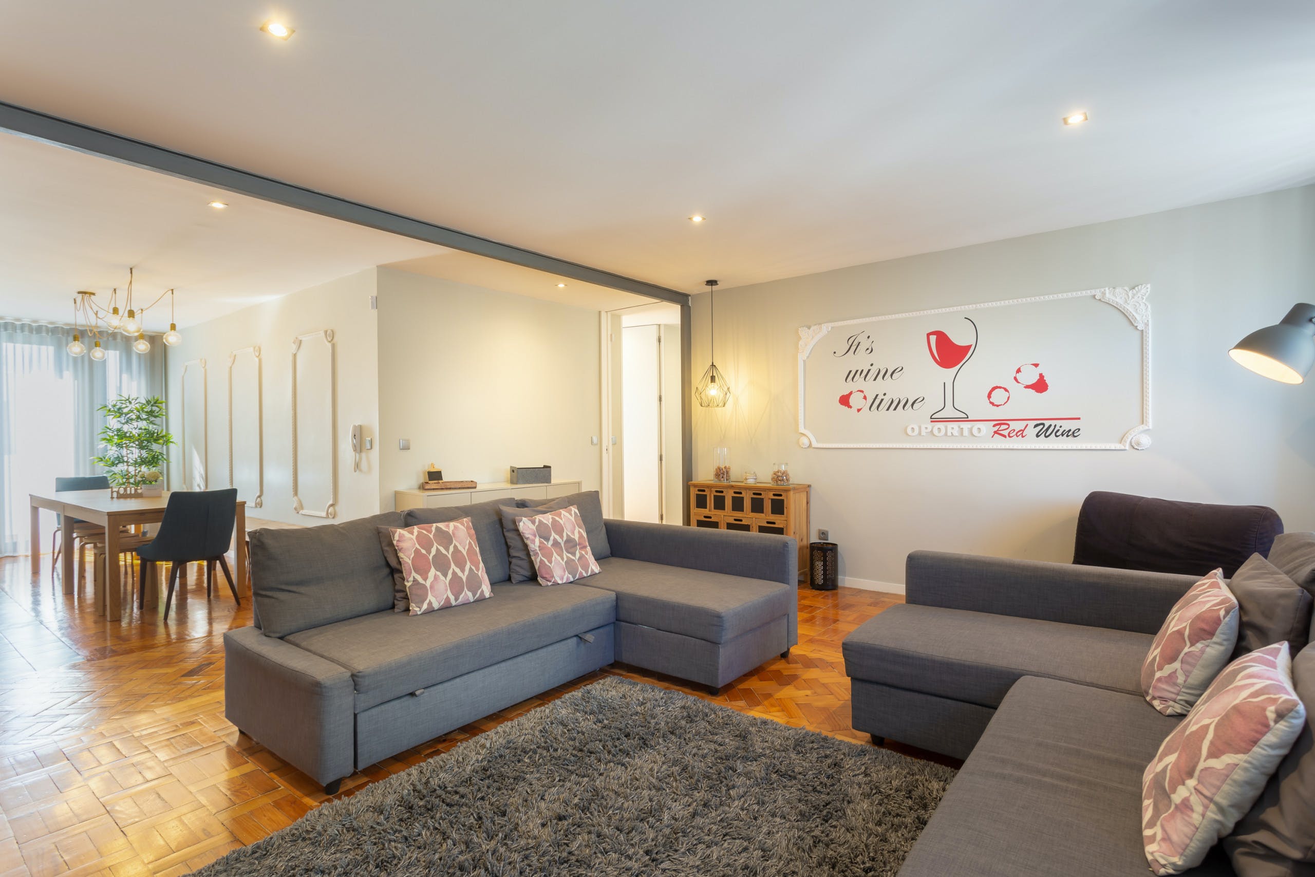 Casa Bolhão Porto: Spacious 4-Bedroom Apartment with Family-Friendly Features, Porto