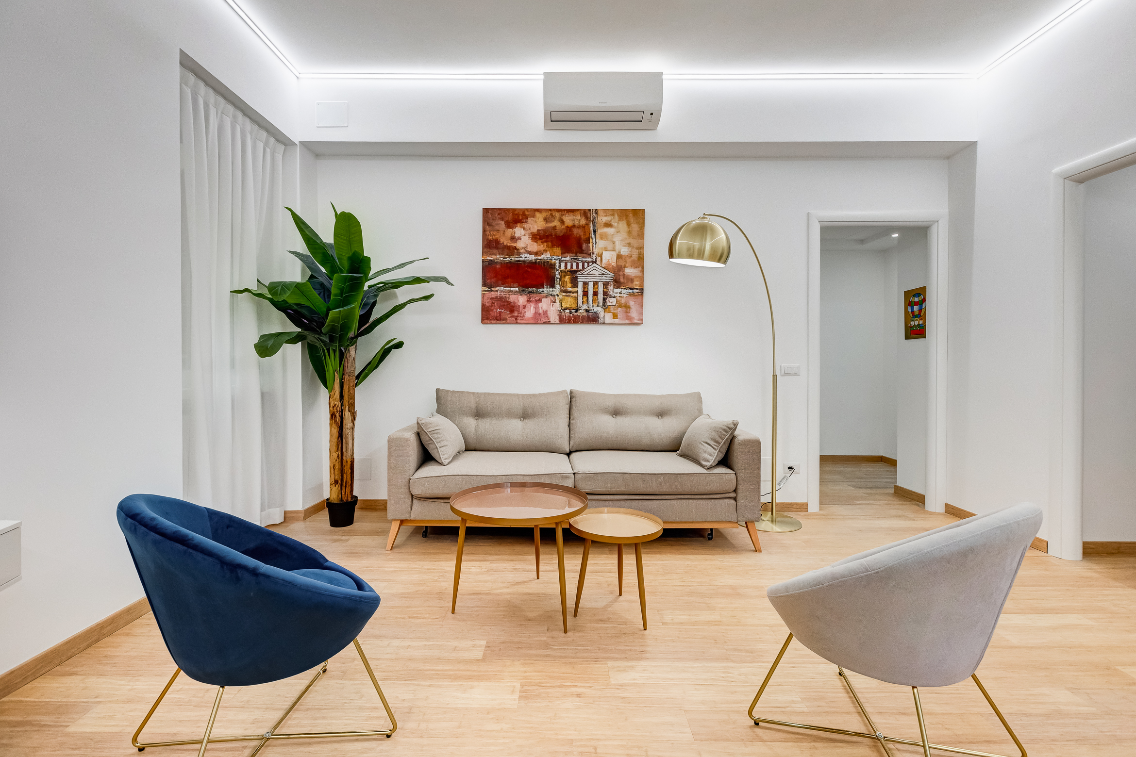 Casa Bramante Borgo: Elegant 3-Bedroom Apartment Rental with Air Conditioning in Borgo Rome