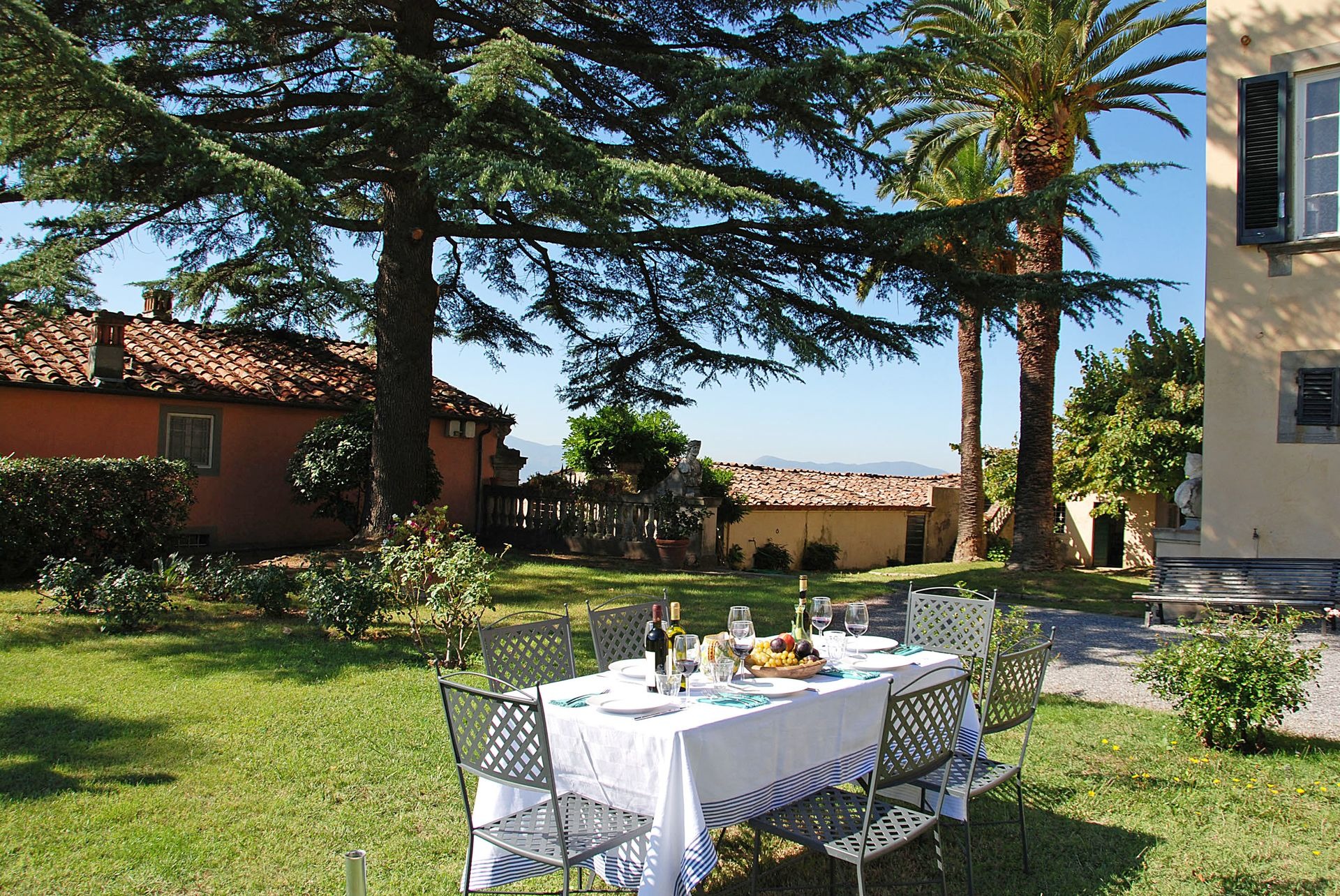 Casa Bucolico Segromigno: Luxury 6-Bedroom Apartment with Pool and Hot Tub in Lucca