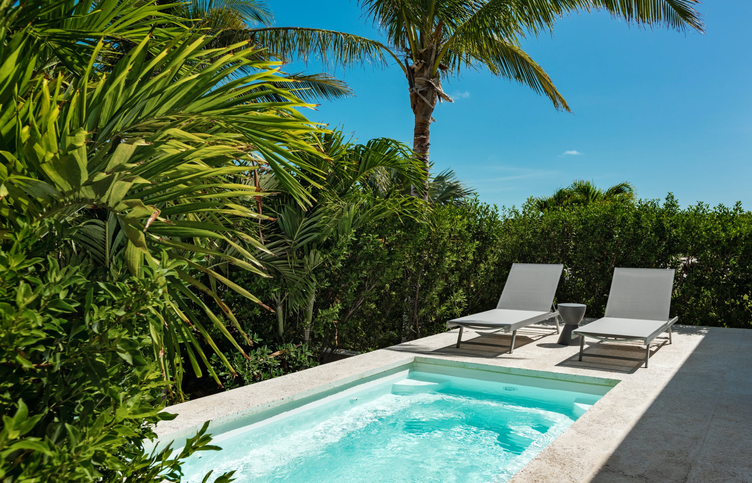 Casa Caicos Providenciales: Elegant 1-Bedroom Apartment with Beachfront Access, Turks and Caicos