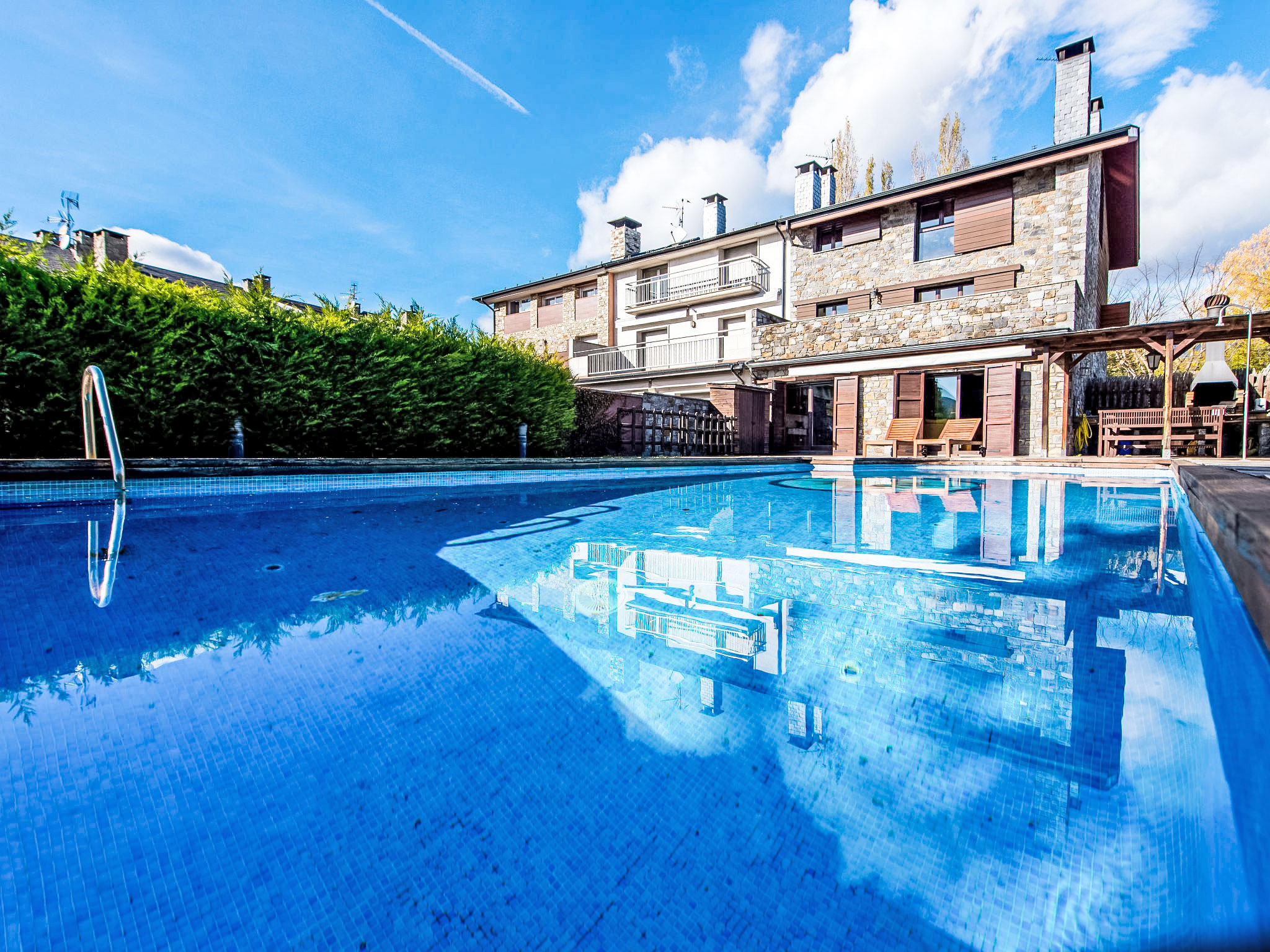 Casa Canigo Urgell: Magnificent 6-Bedroom Family Villa with Private Pool and Mountain Views in Catalonian Pyrenees