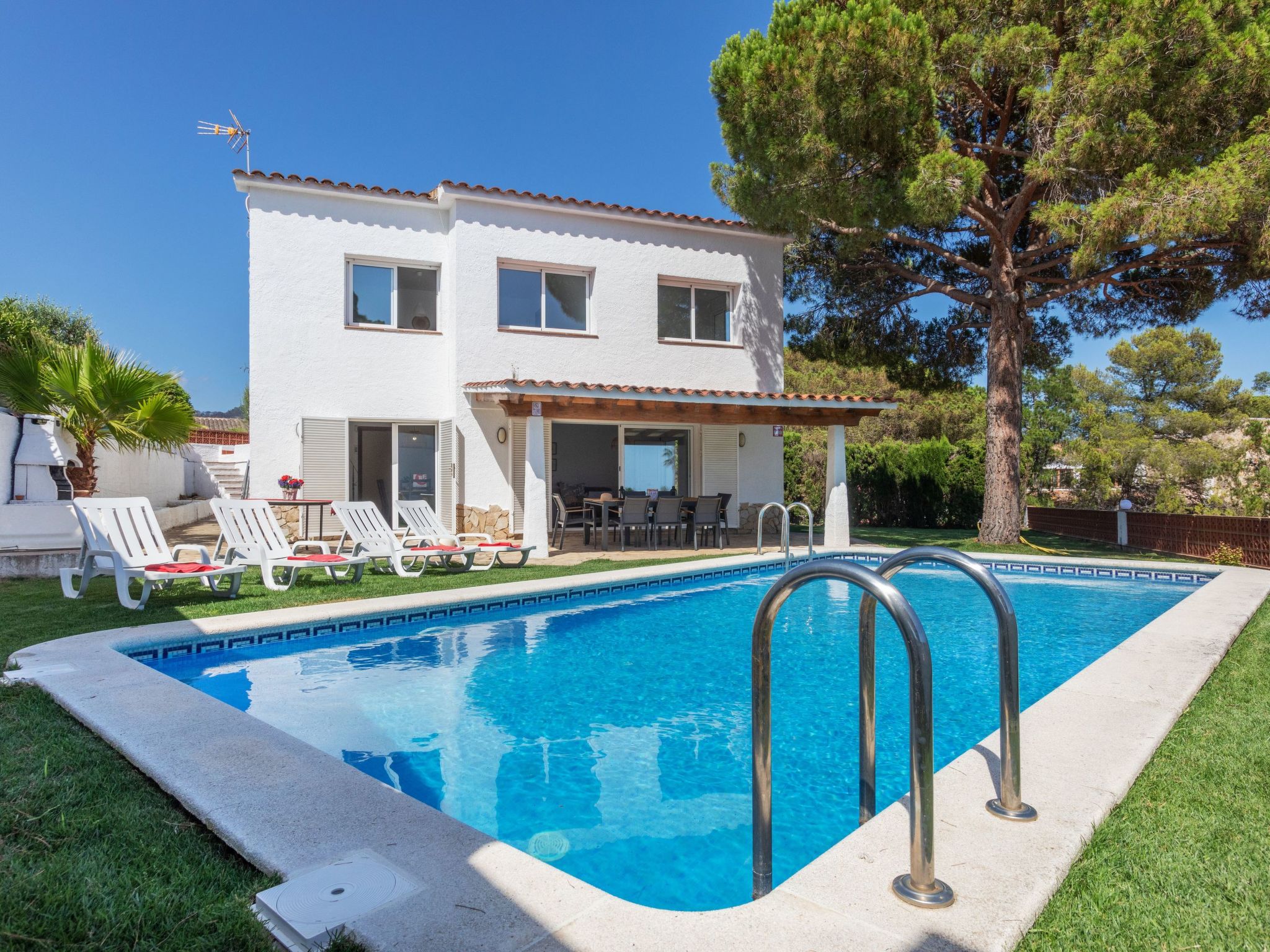 Casa Canyelles Lloret Lloret de Mar: Spacious 4-Bedroom Family Villa with Private Pool Near Costa Brava Beaches