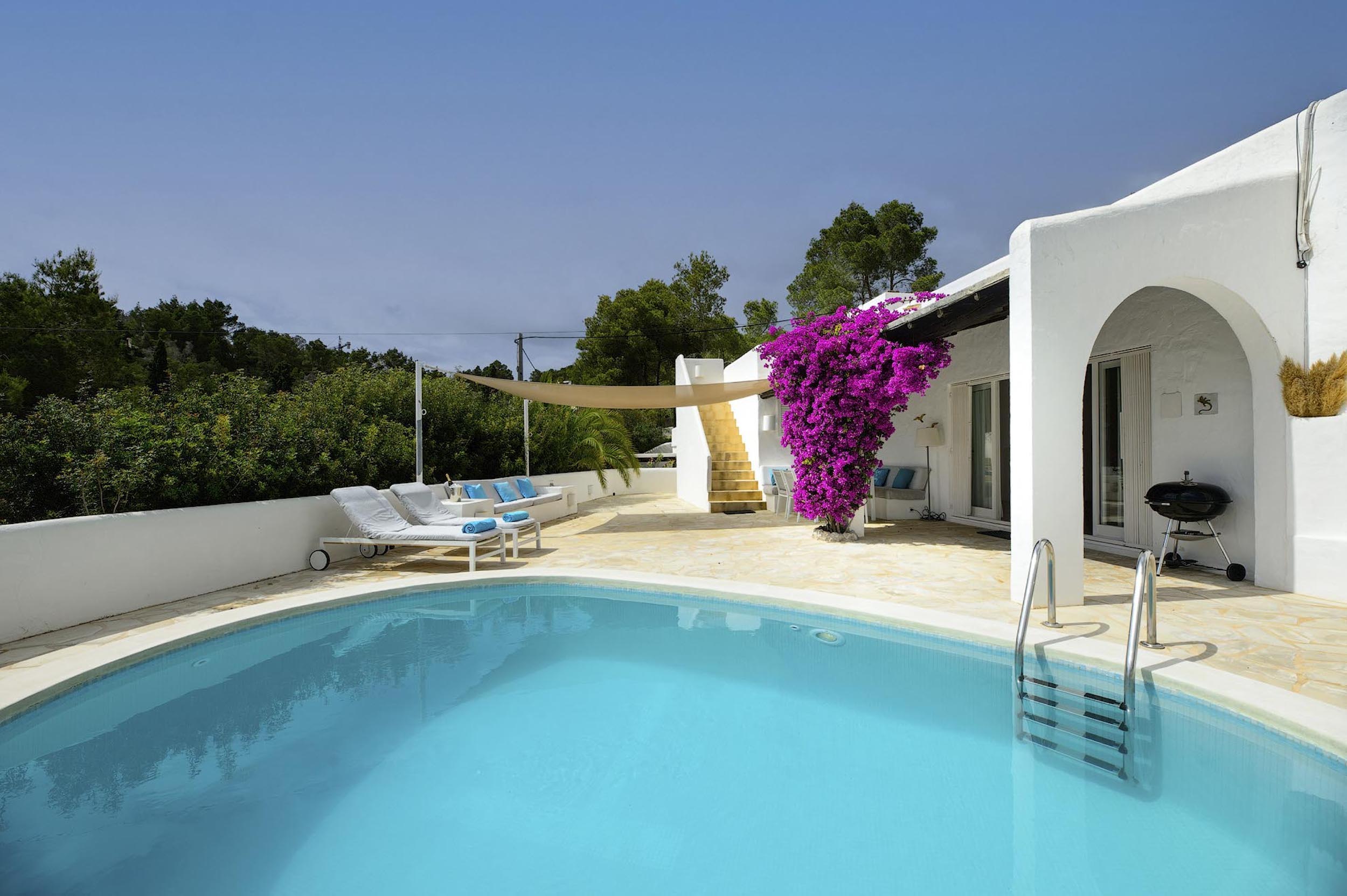 Casa Cap Blanc: Chic 3-Bedroom Apartment with Private Pool, Saint Antoni de Portmany