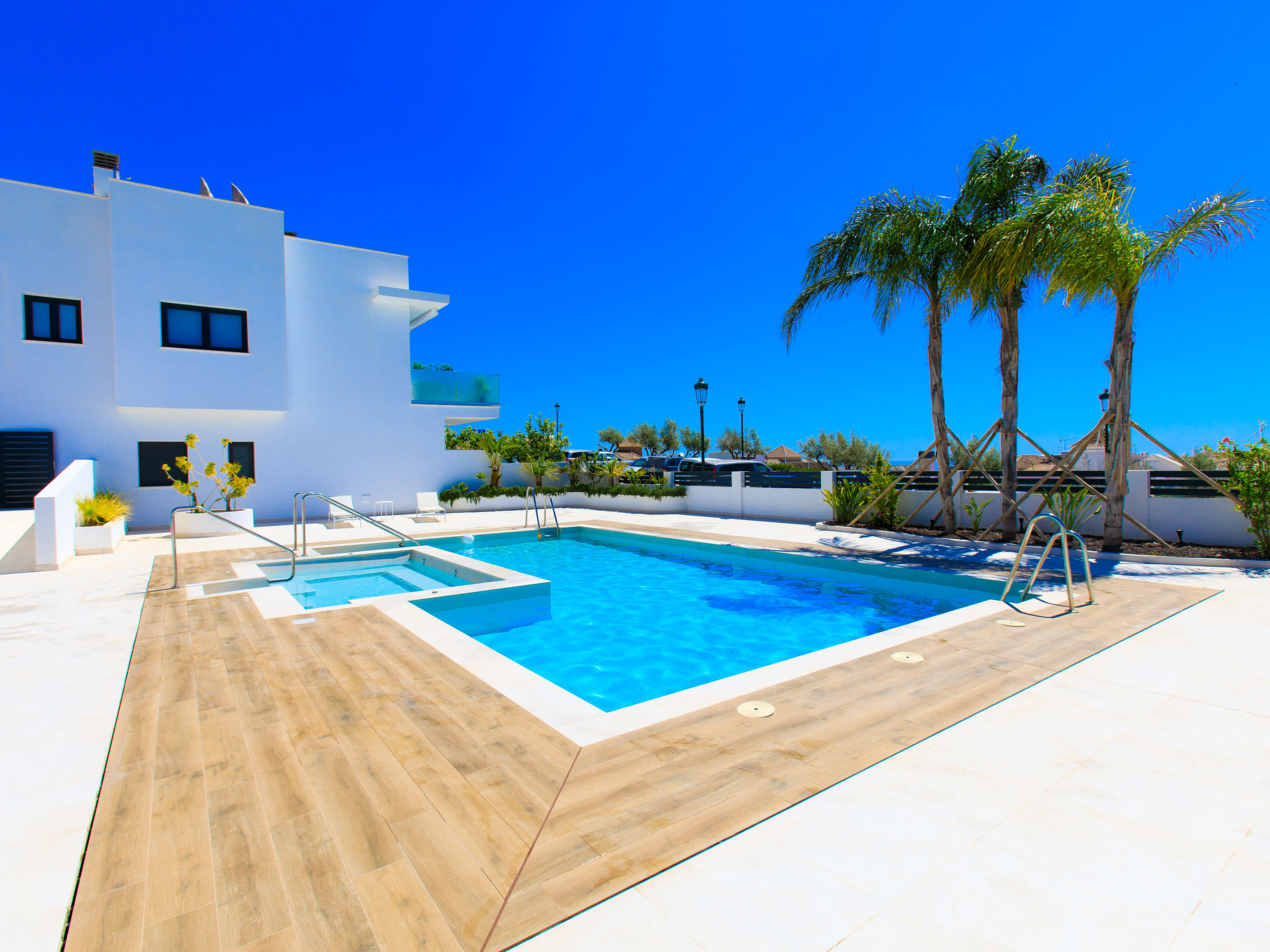 Casa Capistrano Nerja: Stunning 3-Bedroom Terraced Villa with Sea Views and Hot Tub in Costa del Sol