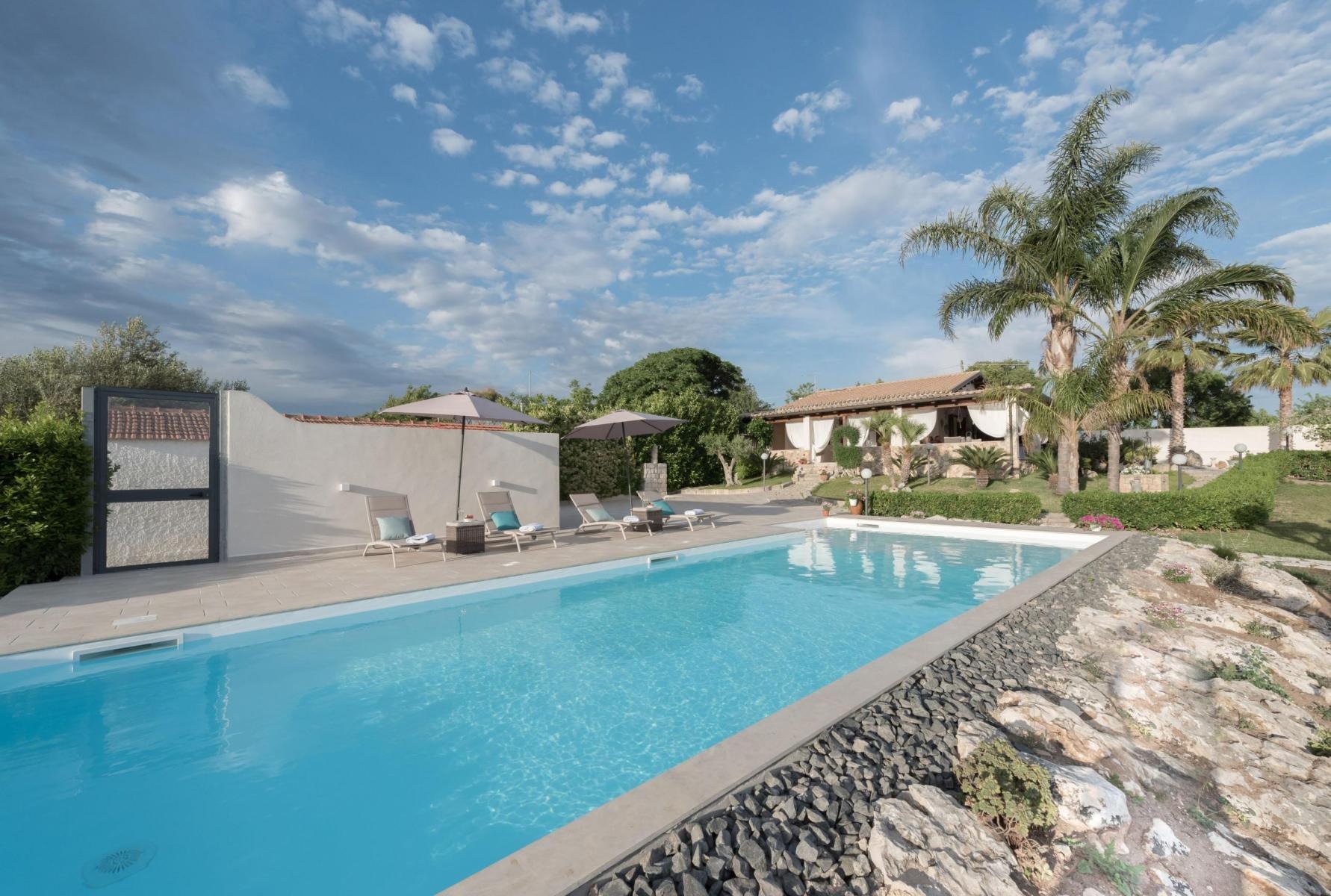 Casa Carrubo Ispica: Luxury 3-Bedroom Apartment with Pool in Sicily, Val di Noto