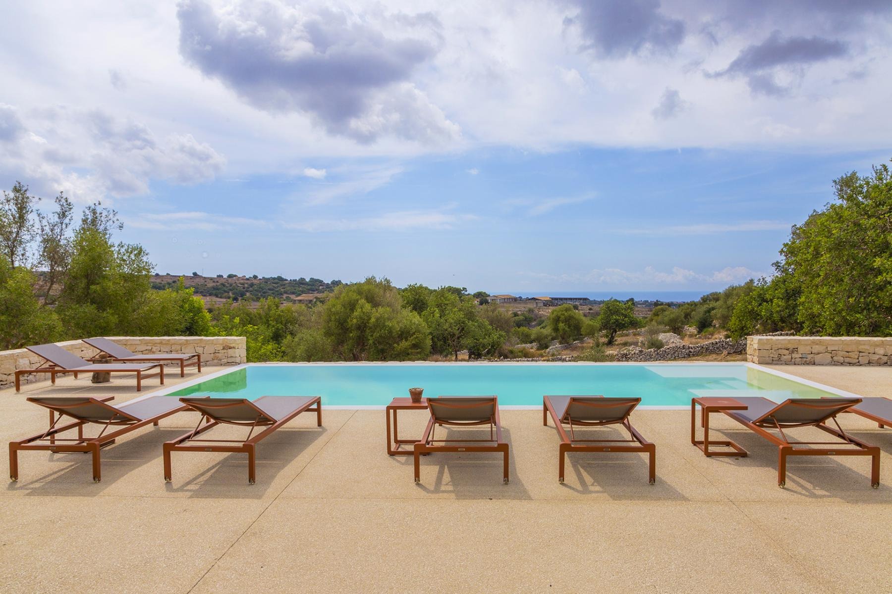 Casa Carrubo Ragusa: Luxury 4-Bedroom Apartment with Private Pool, Ragusa, Sicily