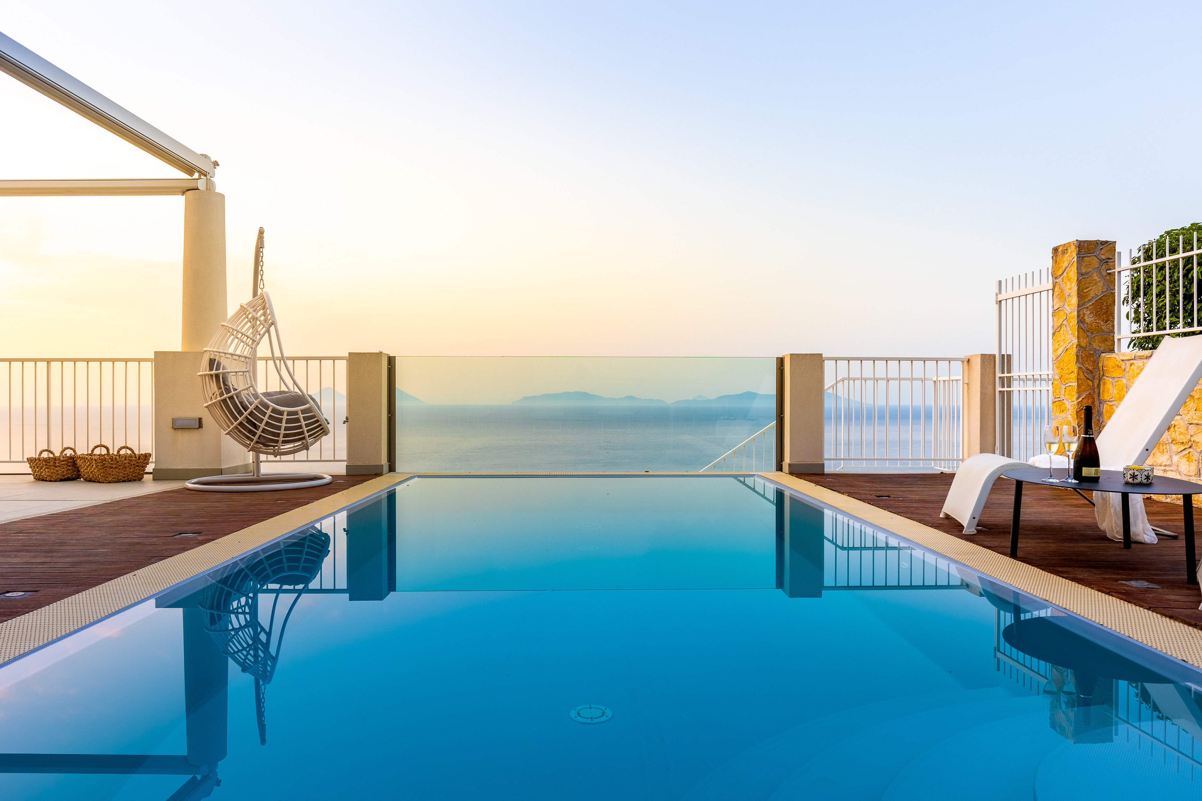 Casa Carrubo Taormina: Elegant 3-Bedroom Apartment with Pool and Sea Views, Sicily East