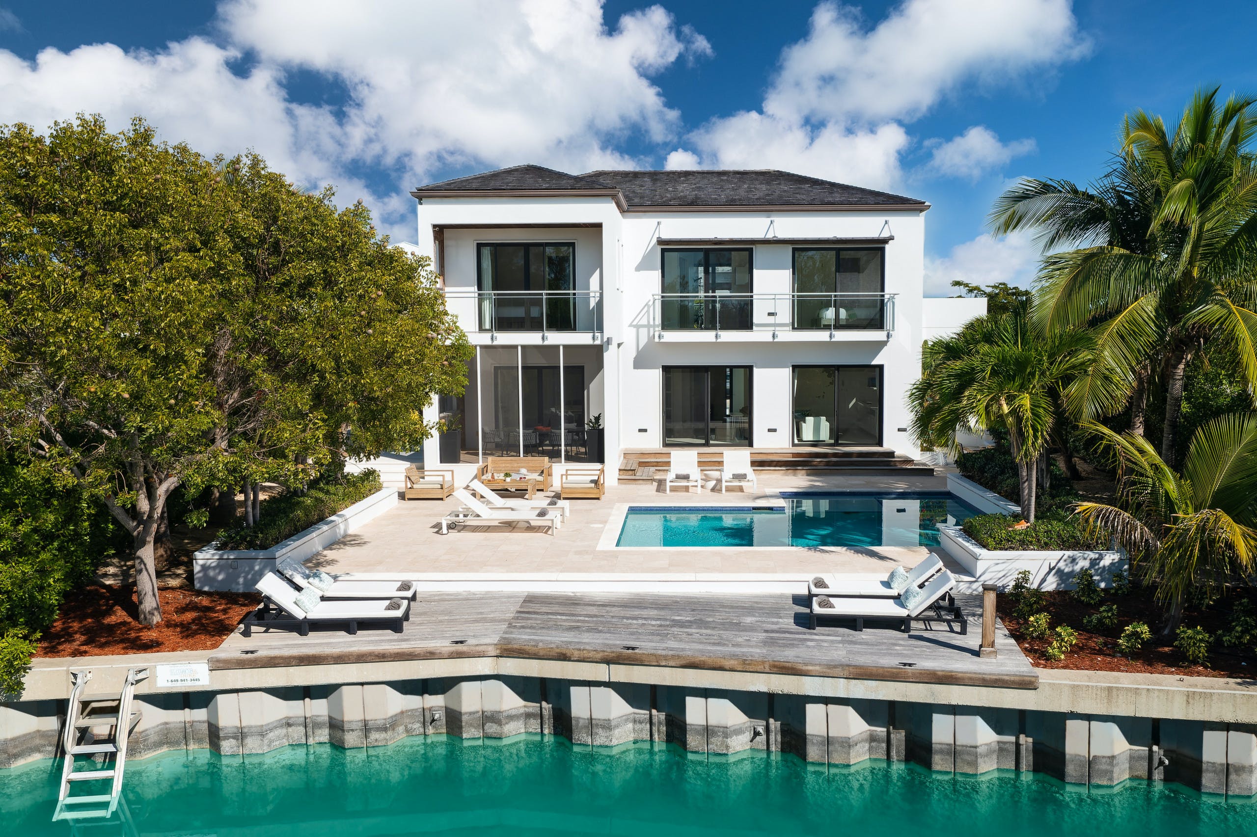 Casa Casuarina Leeward: Luxury 3-Bedroom Apartment with Seaview and Pool, Turks and Caicos