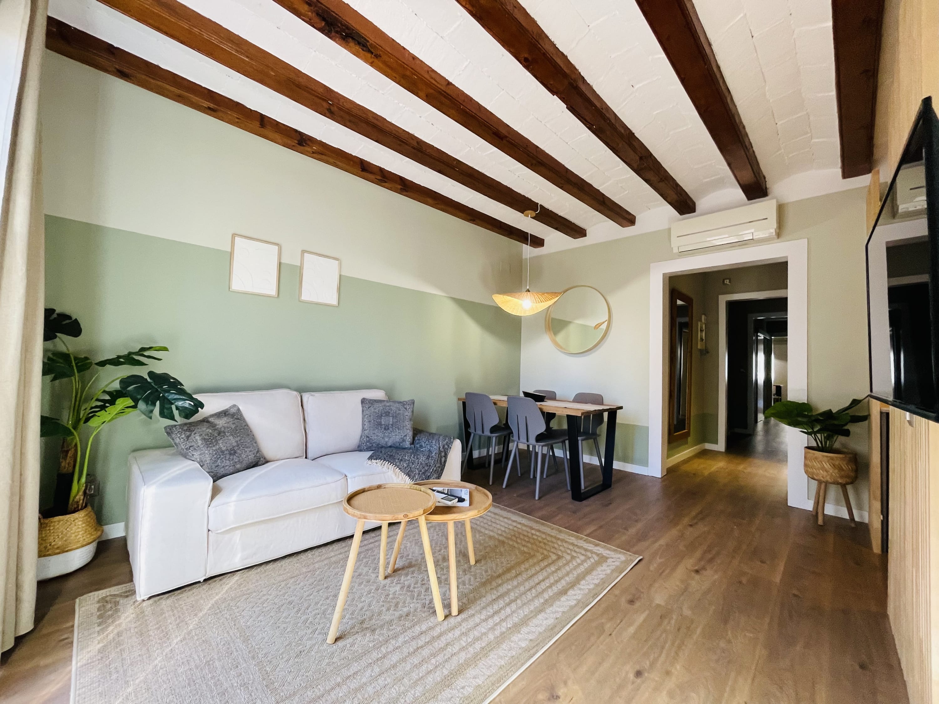 Casa Cerdanya Eixample: 5-Bedroom Apartment with Seaview, Barcelona Eixample