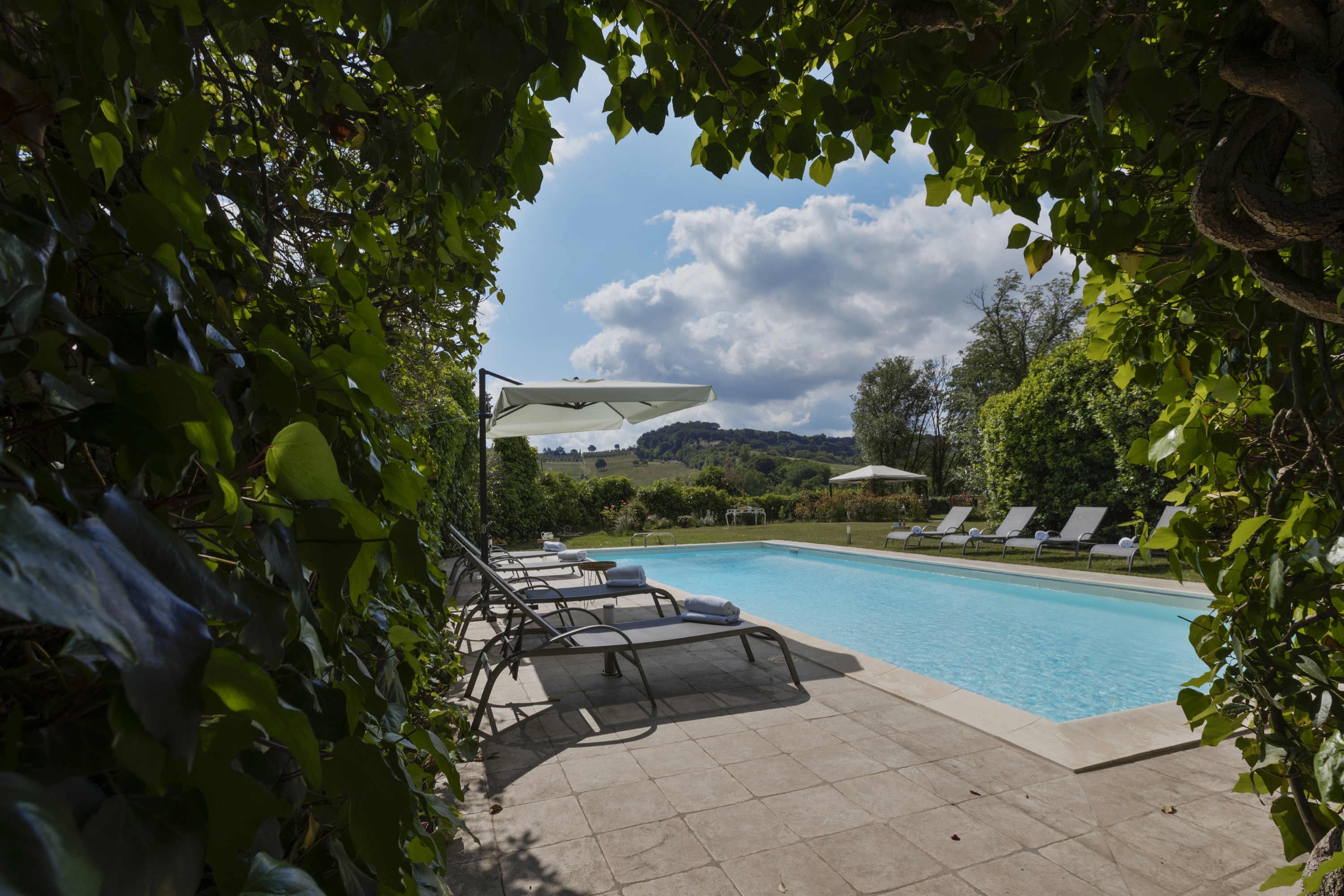Casa Cipresso Poggibonsi: Spacious 8-Bedroom Apartment with Pool and Tennis Court, Chianti